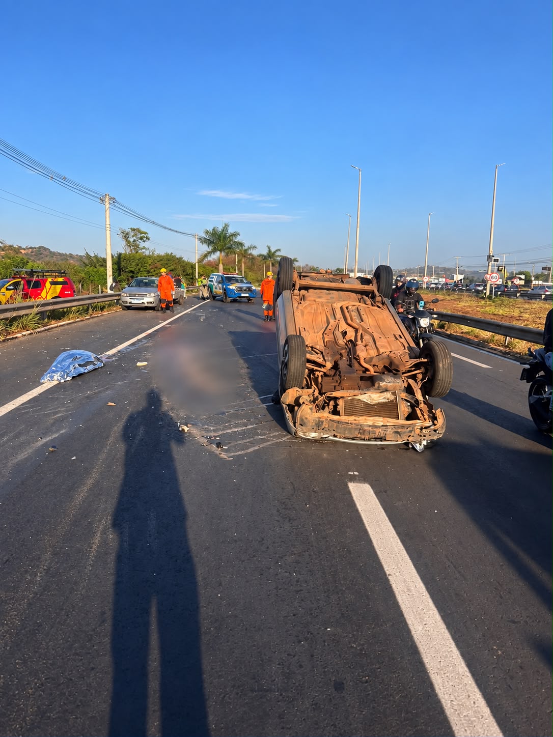 Homem morre após ser atingido por carro na GO-060, em Trindade (GO)