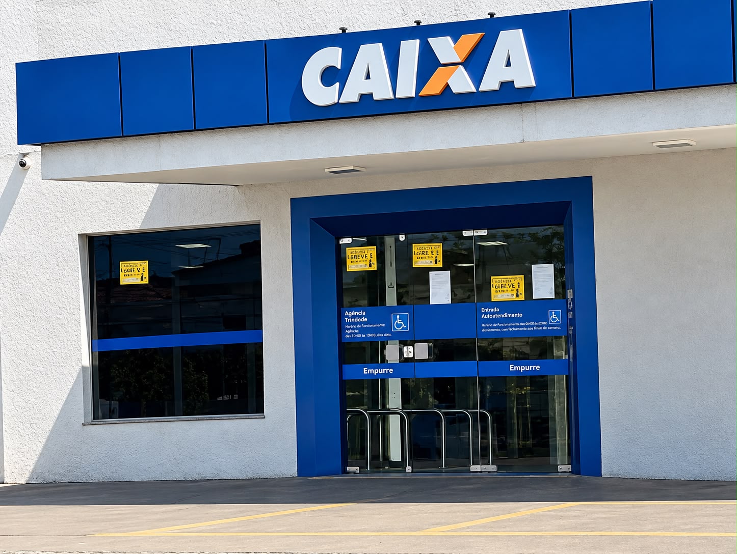Funcionários da Caixa entram em greve em Goiás; agência de Trindade (GO) está temporariamente fechada
