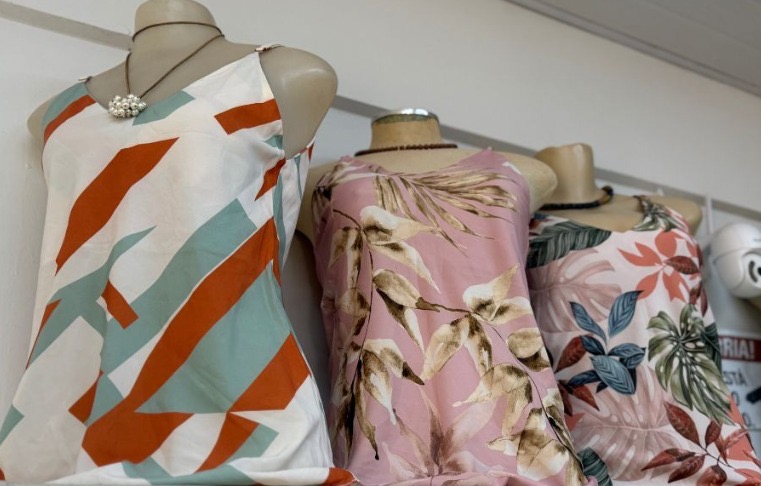 Bazar beneficente em Trindade (GO) vende roupas a preços acessíveis e ajuda a manter projetos sociais ; conheça