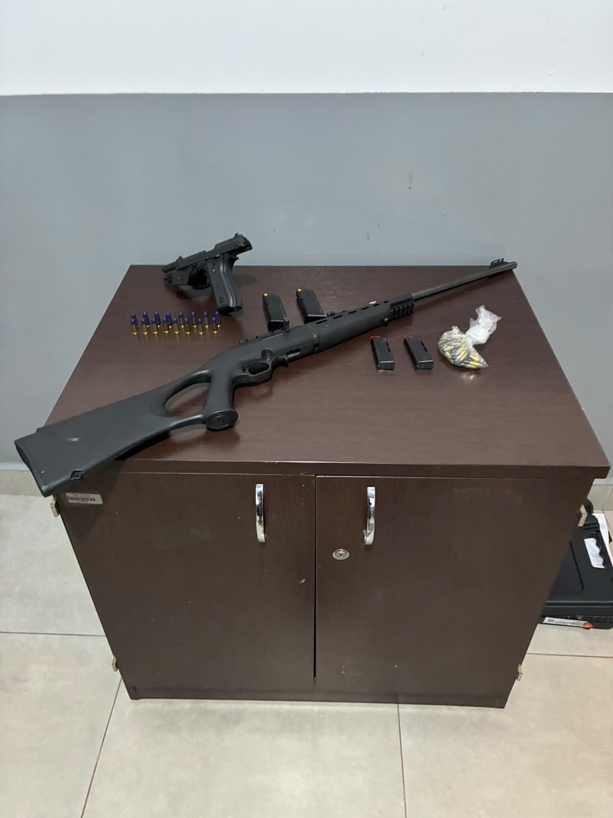 Polícia Civil apreende pistola, carabina e munições após tiros no Jardim Marista, em Trindade (GO)