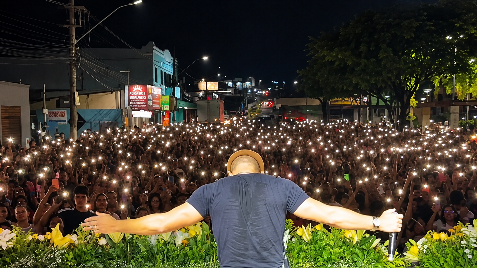 Flávio Vitor Jr. emociona público durante show na Festa Paroquial de Trindade (GO)