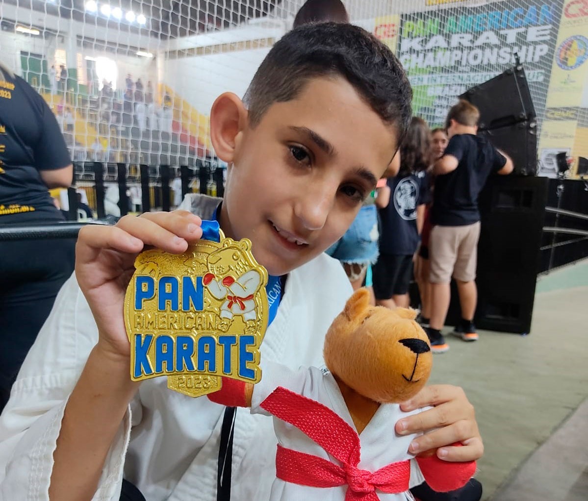 Menino com distrofia muscular conquista ouro no Karatê durante campeonato em Trindade (GO)