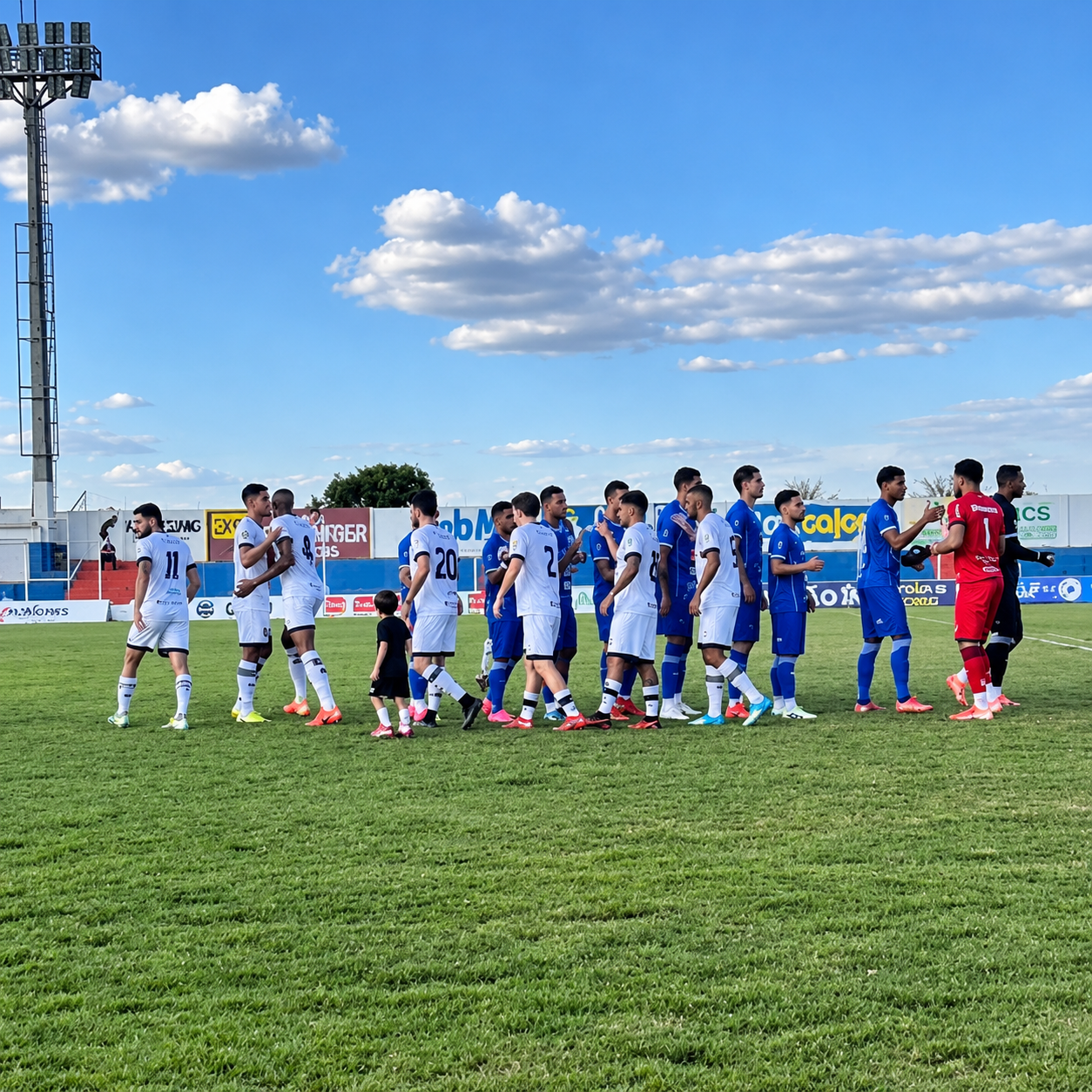 Depois de 12 jogos sem vencer, Trindade ganha fôlego e entra nas últimas cinco rodadas contra o rebaixamento