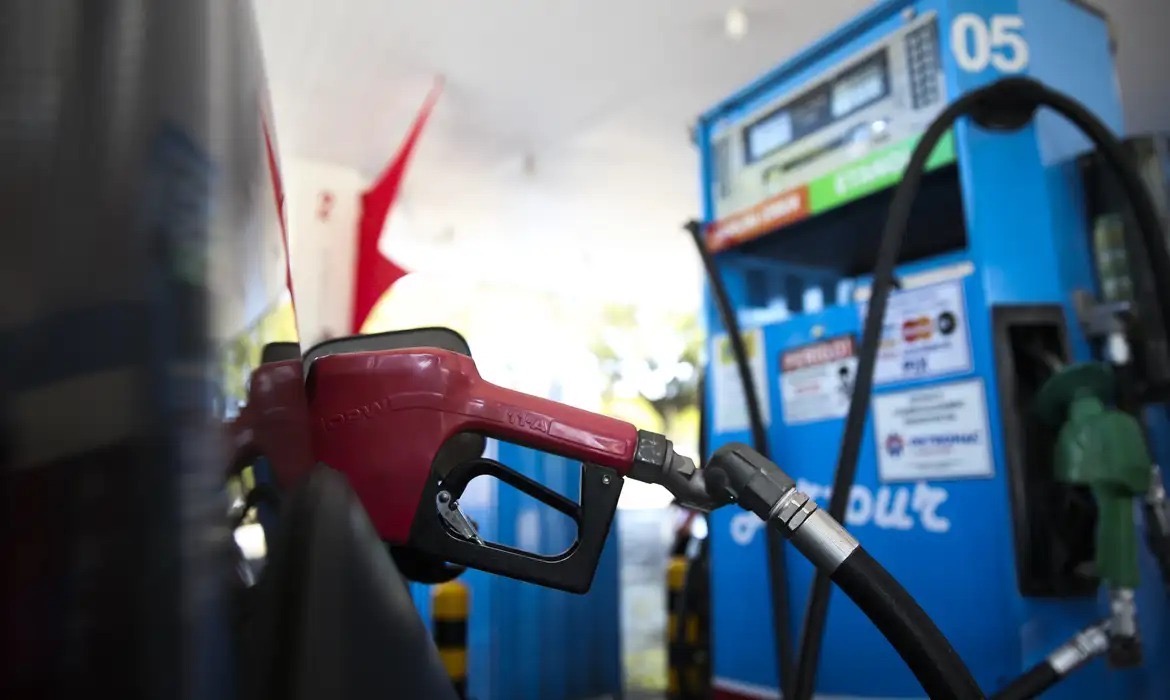 Gasolina mais barata em Trindade (GO)? Faltando 16 dias para as eleições, Governo Federal zera impostos sobre combustível