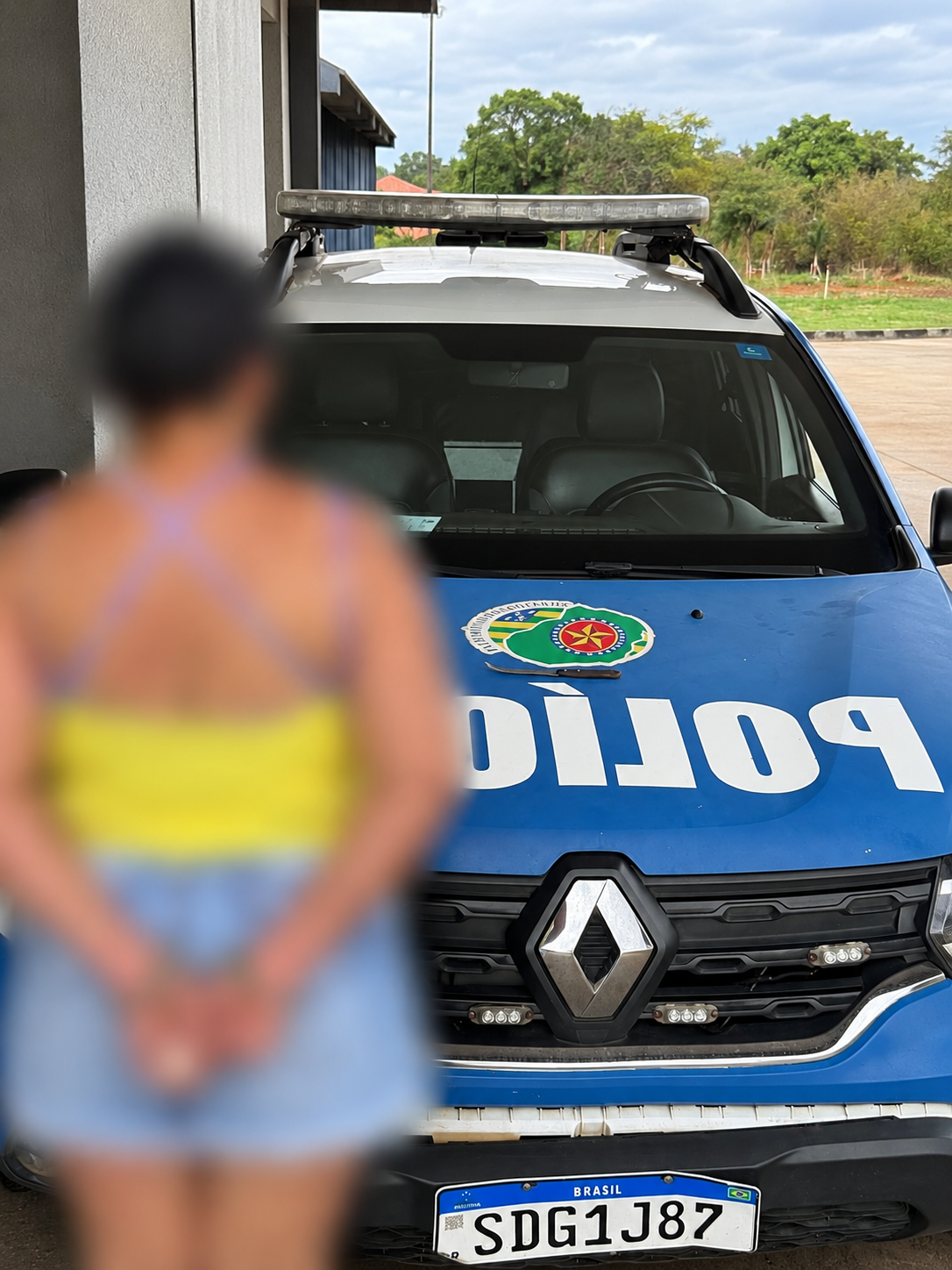 Mulher é presa suspeita de esfaquear ex-companheira do marido e ferir enteado em Trindade (GO)
