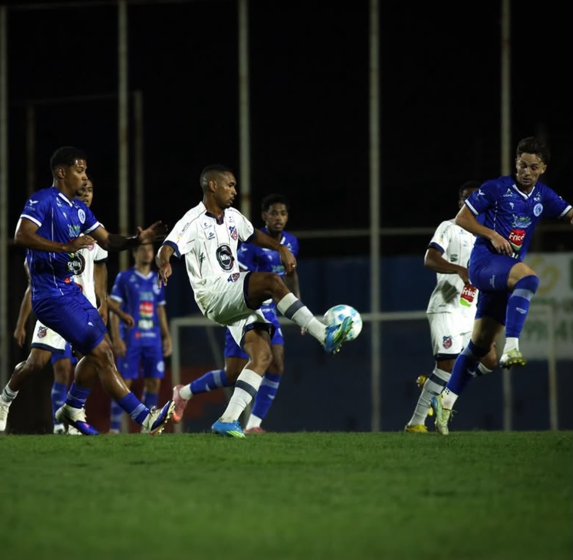 “A história de um clube não se resume a uma temporada”, diz Tacão após queda